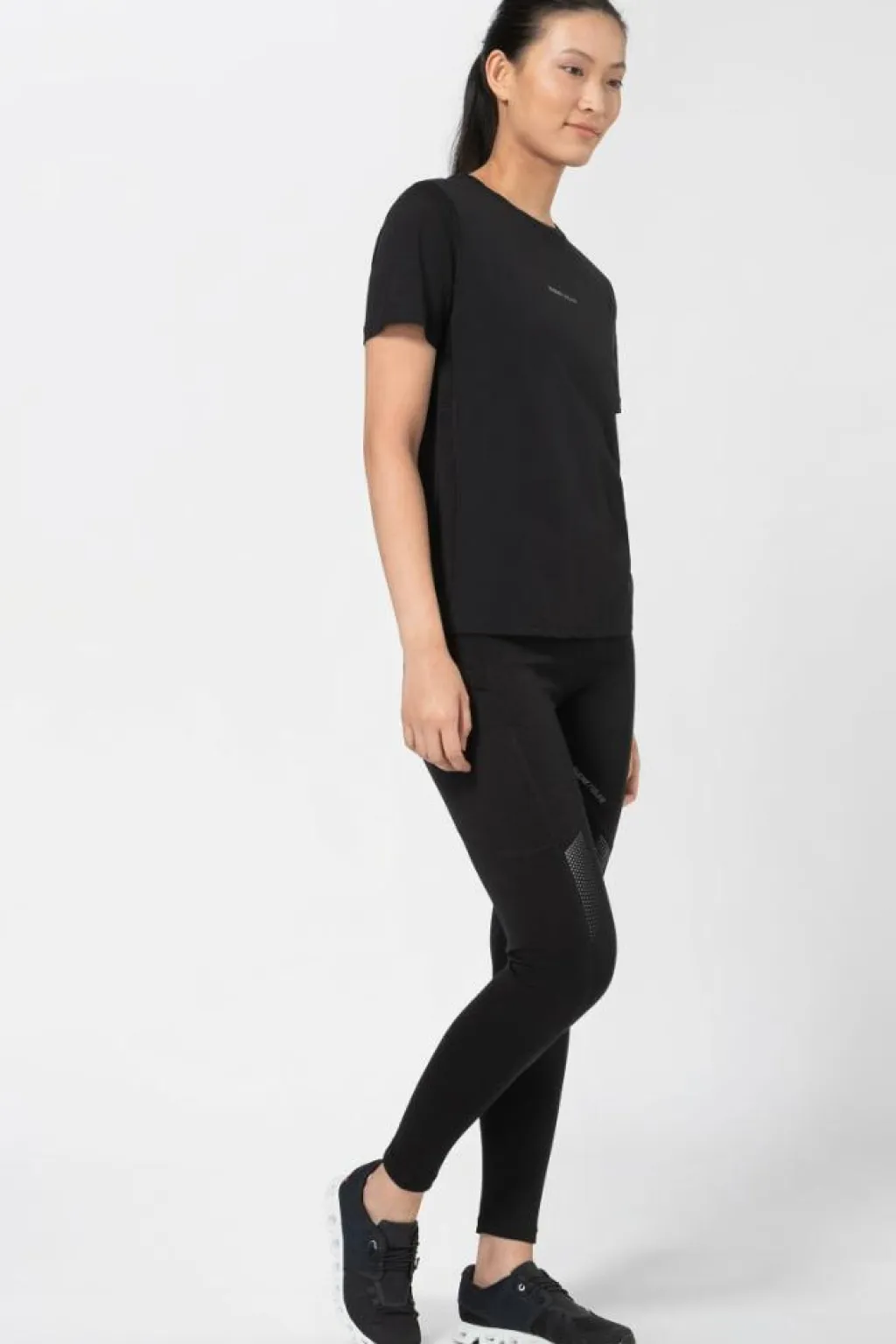 Super.Natural W Windbreaker Tee Black* Yoga|T-Shirts